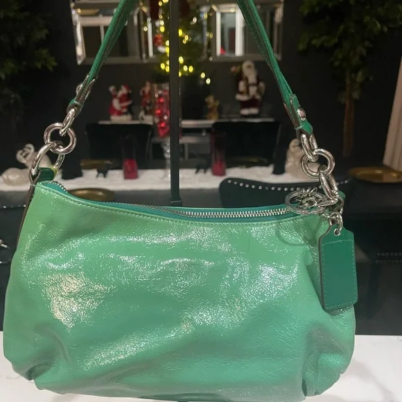 Coach Poppy Groovy patent leather Green Shoulder Bag - Picture 5 of 10